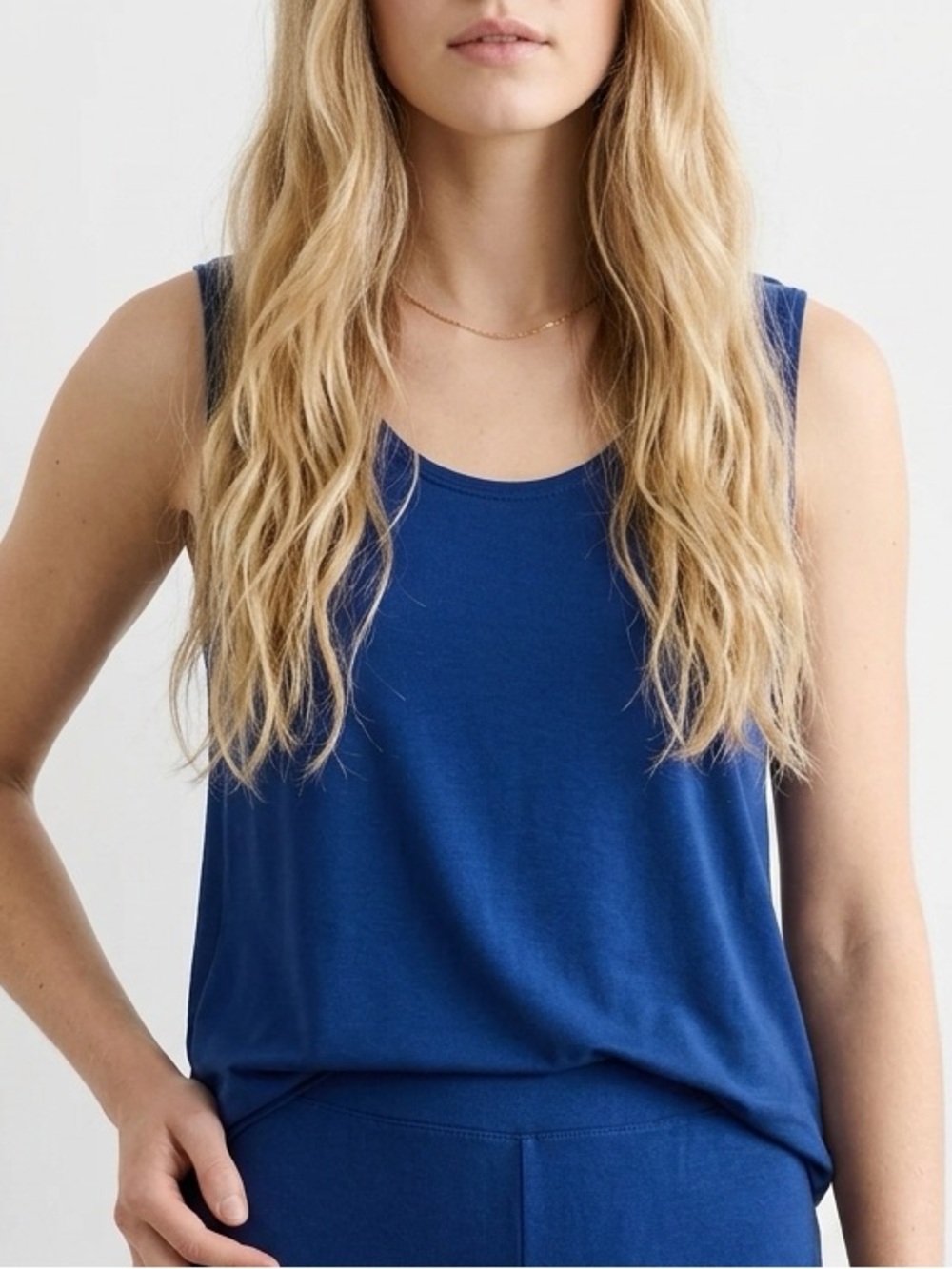 Eileen Fisher clean girl  Scoop Neck Tank 100% silk stretch silk jersey